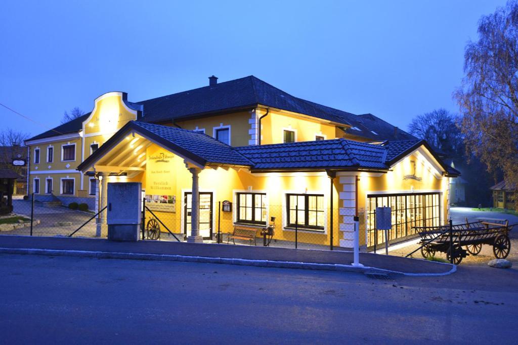 Perbersdorfer Heuriger Hotel Neuhofen an der Ybbs Buitenkant foto